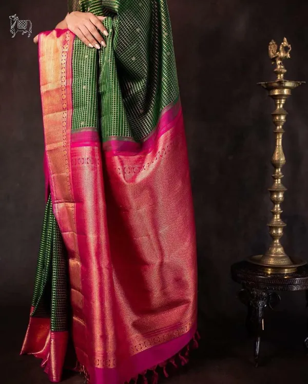 Green::Purple__Woven_Banarasi_Jacquard_Saree_(Green,_Purple)